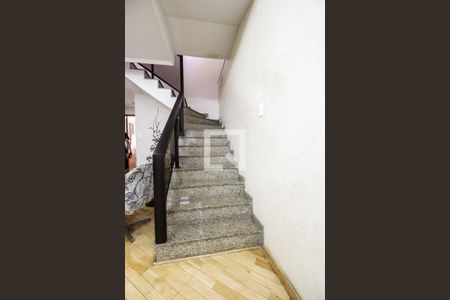 Escada de casa para alugar com 3 quartos, 200m² em Vila Isolina Mazzei, São Paulo