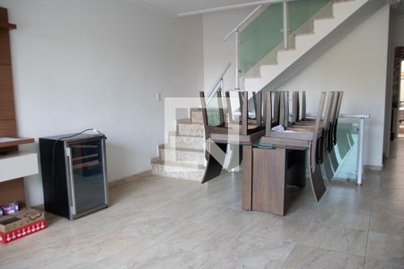 Sala de casa à venda com 3 quartos, 140m² em Vila Rosa, São Paulo