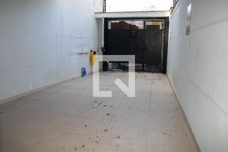 Garagem de casa à venda com 3 quartos, 140m² em Vila Rosa, São Paulo