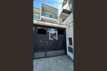 Fachada de casa à venda com 3 quartos, 140m² em Vila Rosa, São Paulo