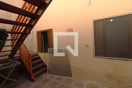 Casa à venda com 160m², 3 quartos e 3 vagasEscada
