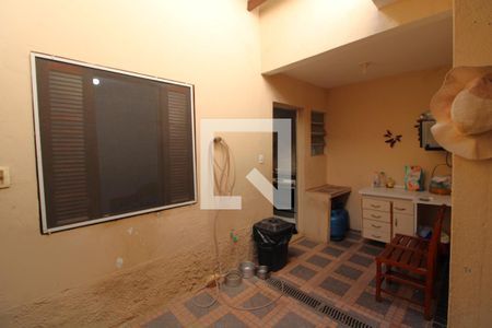 Casa à venda com 160m², 3 quartos e 3 vagasFundos da casa