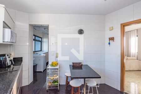 Apartamento à venda com 127m², 4 quartos e 3 vagasCozinha