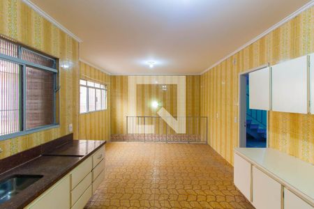 Cozinha de casa para alugar com 3 quartos, 150m² em Vila Carmem, São Paulo