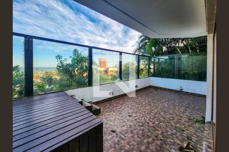 Casa de condomínio para alugar com 320m², 5 quartos e 2 vagas Sacada