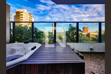 Casa de condomínio para alugar com 320m², 5 quartos e 2 vagas Sacada