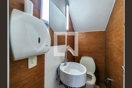 Casa de condomínio para alugar com 320m², 5 quartos e 2 vagasBanheiro 2