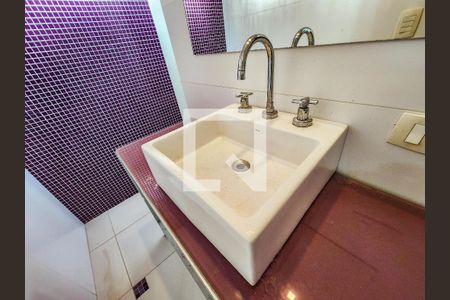 Casa de condomínio para alugar com 320m², 5 quartos e 2 vagasQuarto 3 suite 