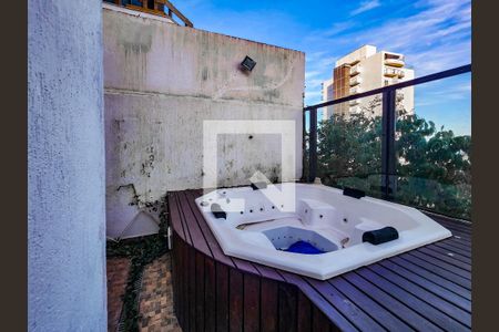 Casa de condomínio para alugar com 320m², 5 quartos e 2 vagas Sacada