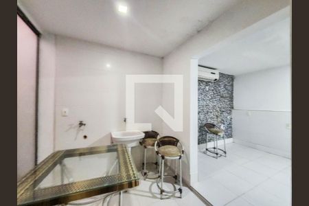 Casa de condomínio para alugar com 320m², 5 quartos e 2 vagasCozinha