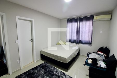 Casa de condomínio à venda com 220m², 3 quartos e 2 vagasSuíte 1