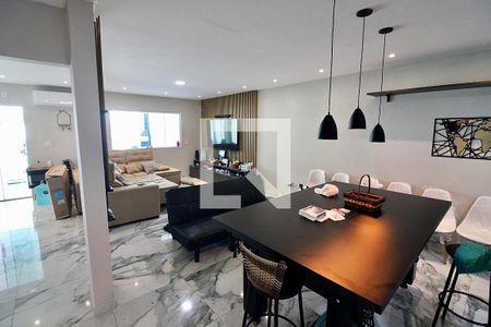 Casa de condomínio à venda com 220m², 3 quartos e 2 vagasSala