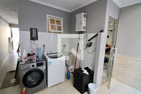 Casa de condomínio à venda com 220m², 3 quartos e 2 vagasÁrea de Serviço