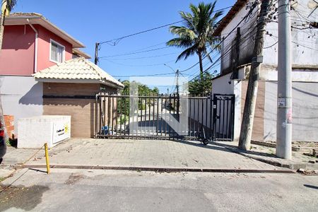 Casa de condomínio à venda com 220m², 3 quartos e 2 vagasFachada e portaria