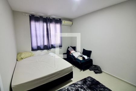 Casa de condomínio à venda com 220m², 3 quartos e 2 vagasSuíte 1