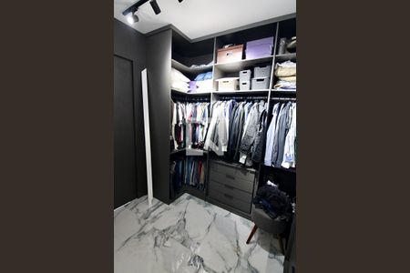 Casa de condomínio à venda com 220m², 3 quartos e 2 vagasCloset da suíte 2