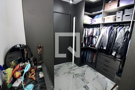 Casa de condomínio à venda com 220m², 3 quartos e 2 vagasCloset da suíte 2