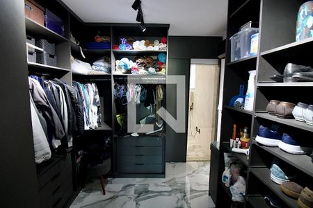 Casa de condomínio à venda com 220m², 3 quartos e 2 vagasCloset da suíte 2