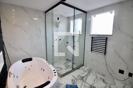 Casa de condomínio à venda com 220m², 3 quartos e 2 vagasBanheiro da Suíte 2