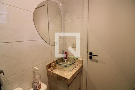 Casa de condomínio à venda com 220m², 3 quartos e 2 vagasBanheiro Social