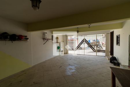 Casa à venda com 300m², 4 quartos e 5 vagas Casa à venda com 300m², 4 quartos e 5 vagasGaragem