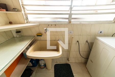 Casa à venda com 300m², 4 quartos e 5 vagas Casa à venda com 300m², 4 quartos e 5 vagasÁrea de Serviço