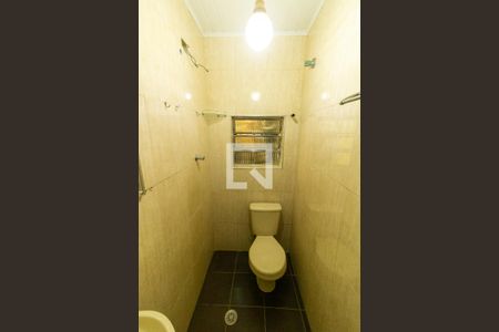 Casa à venda com 300m², 4 quartos e 5 vagas Casa à venda com 300m², 4 quartos e 5 vagasBanheiro de serviço