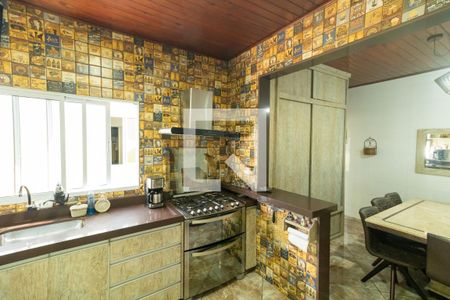 Casa à venda com 300m², 4 quartos e 5 vagas Casa à venda com 300m², 4 quartos e 5 vagasCozinha