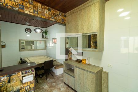 Casa à venda com 300m², 4 quartos e 5 vagas Casa à venda com 300m², 4 quartos e 5 vagasCozinha