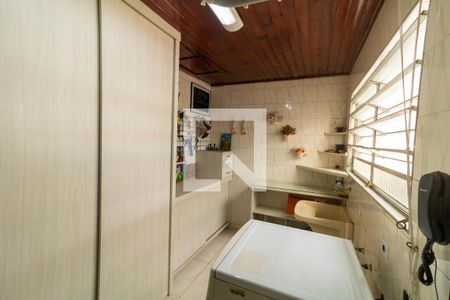 Casa à venda com 300m², 4 quartos e 5 vagas Casa à venda com 300m², 4 quartos e 5 vagasÁrea de Serviço