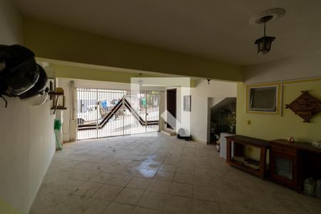Casa à venda com 300m², 4 quartos e 5 vagas Casa à venda com 300m², 4 quartos e 5 vagasGaragem