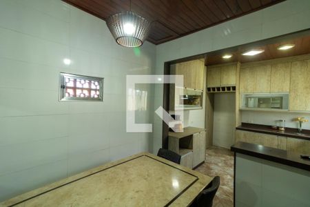 Casa à venda com 300m², 4 quartos e 5 vagas Casa à venda com 300m², 4 quartos e 5 vagasCozinha