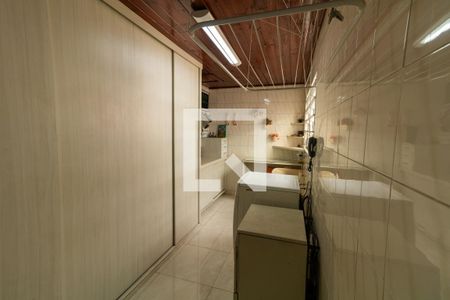 Casa à venda com 300m², 4 quartos e 5 vagas Casa à venda com 300m², 4 quartos e 5 vagasÁrea de Serviço