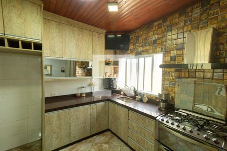 Casa à venda com 300m², 4 quartos e 5 vagas Casa à venda com 300m², 4 quartos e 5 vagasCozinha