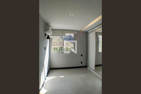 Apartamento à venda com 77m², 1 quarto e 1 vagaQuarto