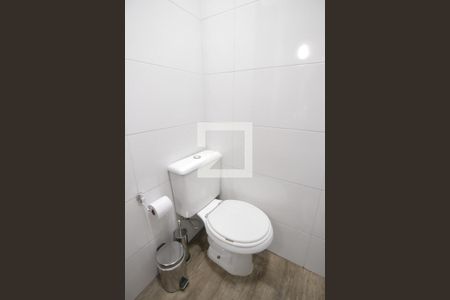 Banheiro de casa à venda com 2 quartos, 73m² em Vila Dalila, São Paulo