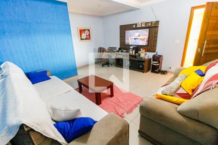 Sala de casa para alugar com 3 quartos, 178m² em Parque Pinheiros, Taboão da Serra