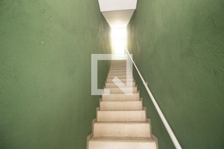 Apartamento para alugar com 55m², 2 quartos e sem vagaEscada