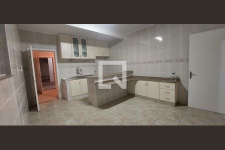 Casa para alugar com 300m², 4 quartos e 2 vagas Casa para alugar com 300m², 4 quartos e 2 vagasCozinha