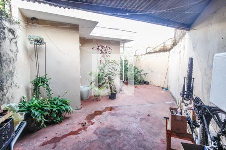 Casa à venda com 229m², 3 quartos e 3 vagas Casa à venda com 229m², 3 quartos e 3 vagasQuintal