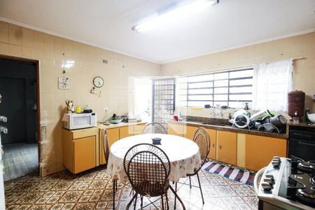 Casa à venda com 229m², 3 quartos e 3 vagas Casa à venda com 229m², 3 quartos e 3 vagasCozinha