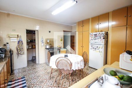 Casa à venda com 229m², 3 quartos e 3 vagas Casa à venda com 229m², 3 quartos e 3 vagasCozinha