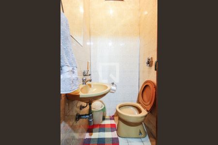 Casa à venda com 229m², 3 quartos e 3 vagas Casa à venda com 229m², 3 quartos e 3 vagasLavabo