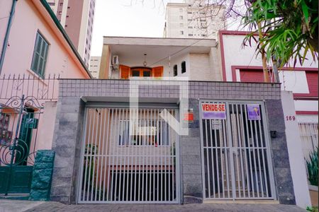 Casa à venda com 200m², 4 quartos e 5 vagasFachada