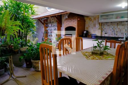 Casa à venda com 200m², 4 quartos e 5 vagasQuintal