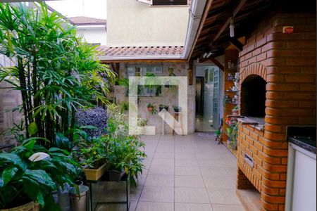 Casa à venda com 200m², 4 quartos e 5 vagasQuintal