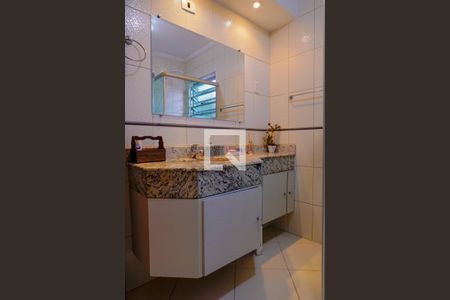 Casa à venda com 200m², 4 quartos e 5 vagasBanheiro 1