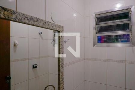 Casa à venda com 200m², 4 quartos e 5 vagasLavabo