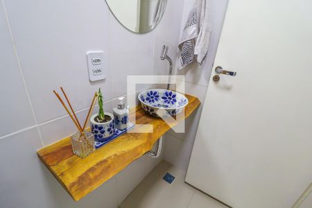 Casa de condomínio à venda com 152m², 3 quartos e 2 vagasLavabo