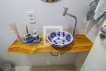 Casa de condomínio à venda com 152m², 3 quartos e 2 vagasLavabo